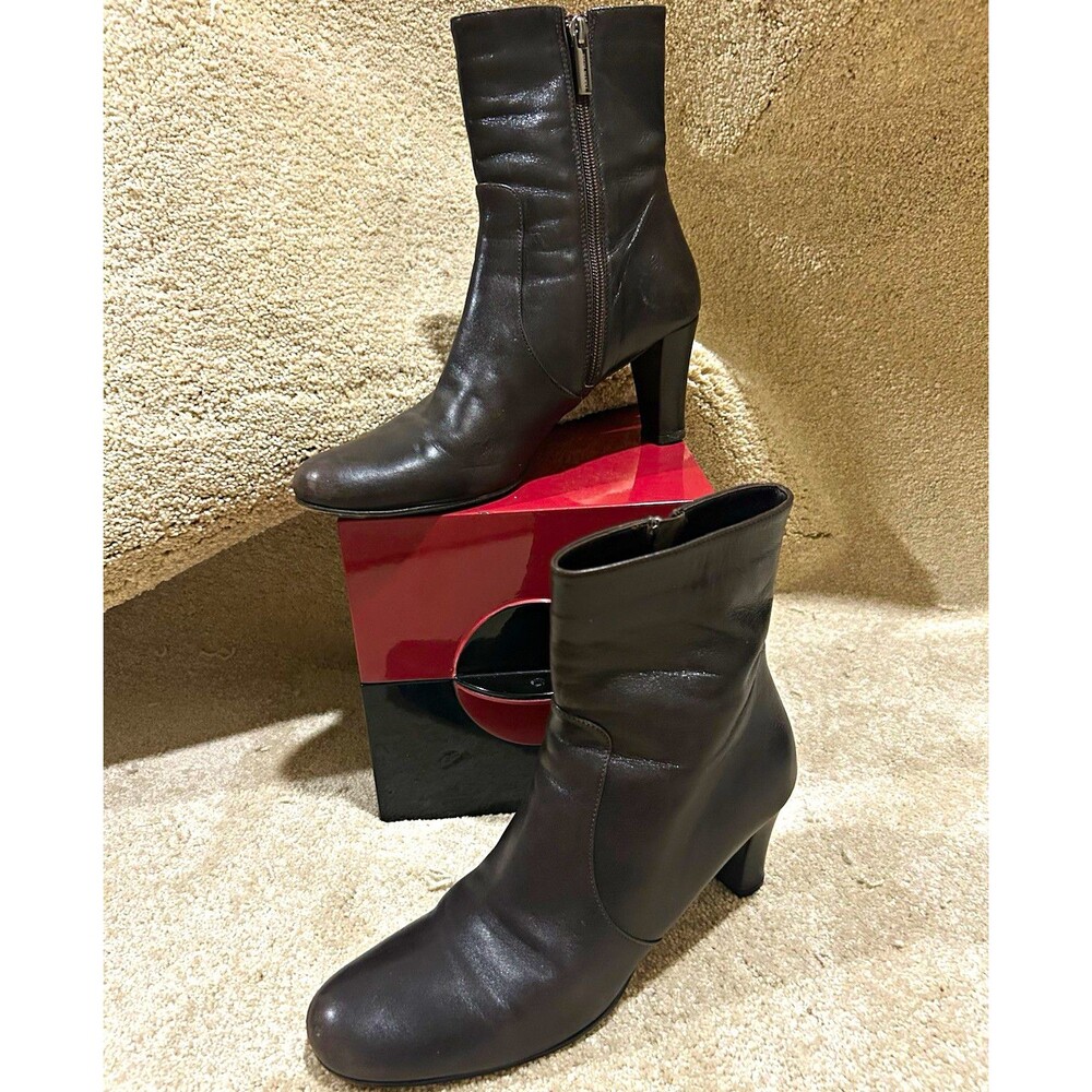 Vero Cuoio Women's Black Leather Ankle Bootie Side Zip Block Heel Sz 9